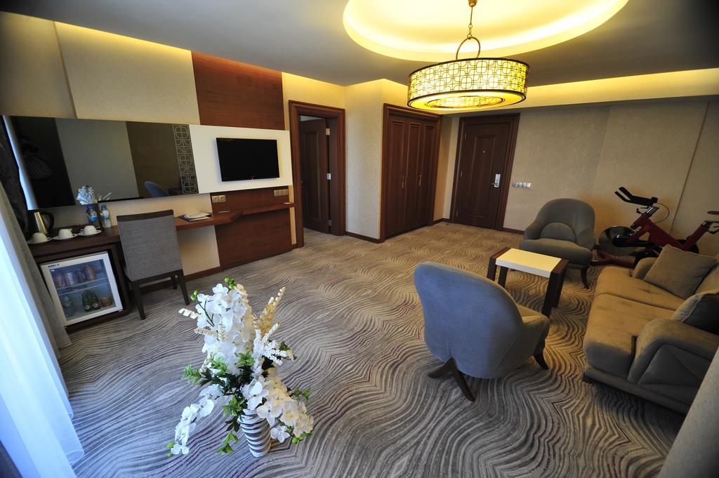 Grand Cenas Hotel أغري الغرفة الصورة