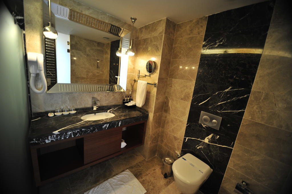 Grand Cenas Hotel أغري الغرفة الصورة