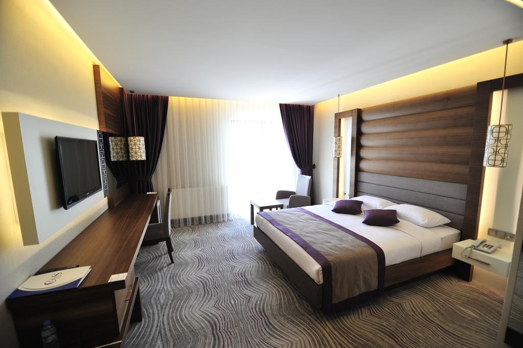 Grand Cenas Hotel أغري الغرفة الصورة